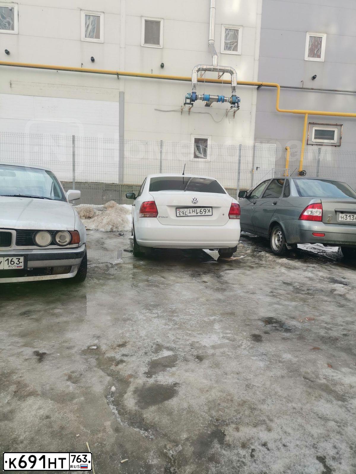 Фото автомобиля VOLKSWAGEN POLO, 2014 — госномер Е948ОХ43. Цвет: Белый