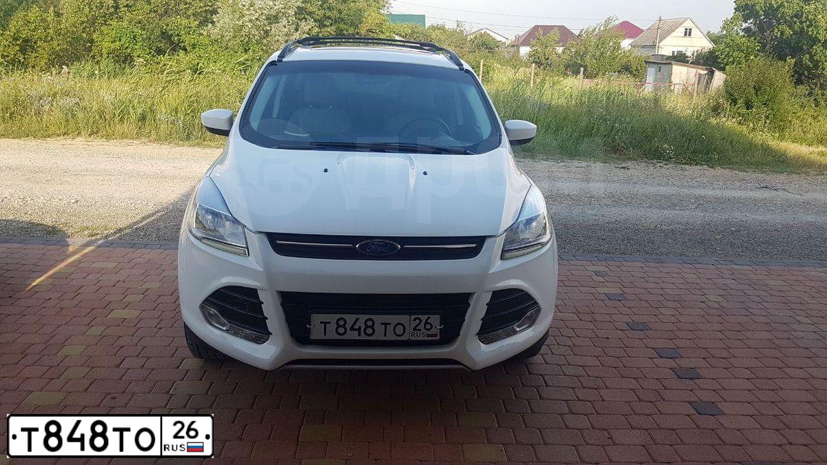 Фото автомобиля FORD ESCAPE, 2013 — госномер Т848ТО26. Цвет: Белый
