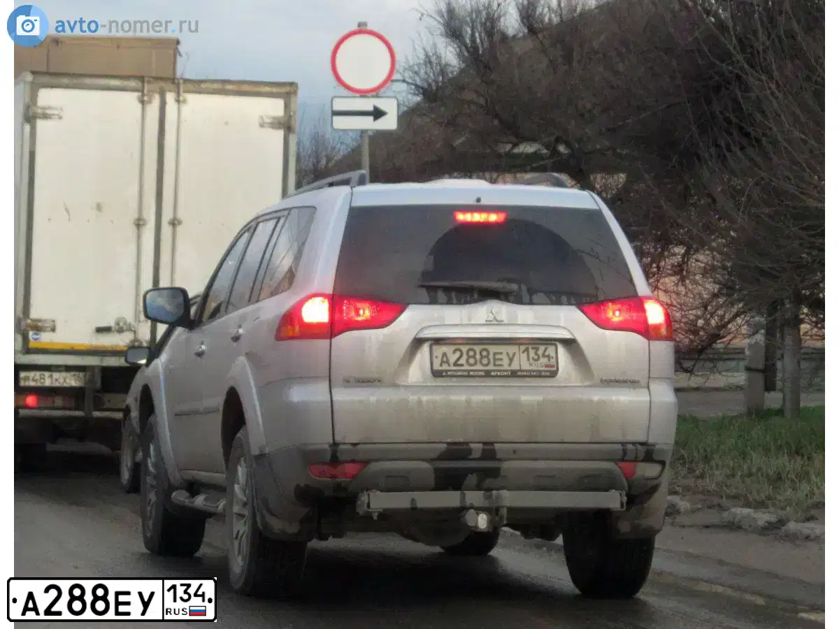 Фото автомобиля MITSUBISHI PAJERO SPORT, 2012 — госномер А288ЕУ134. Цвет: Серебристый