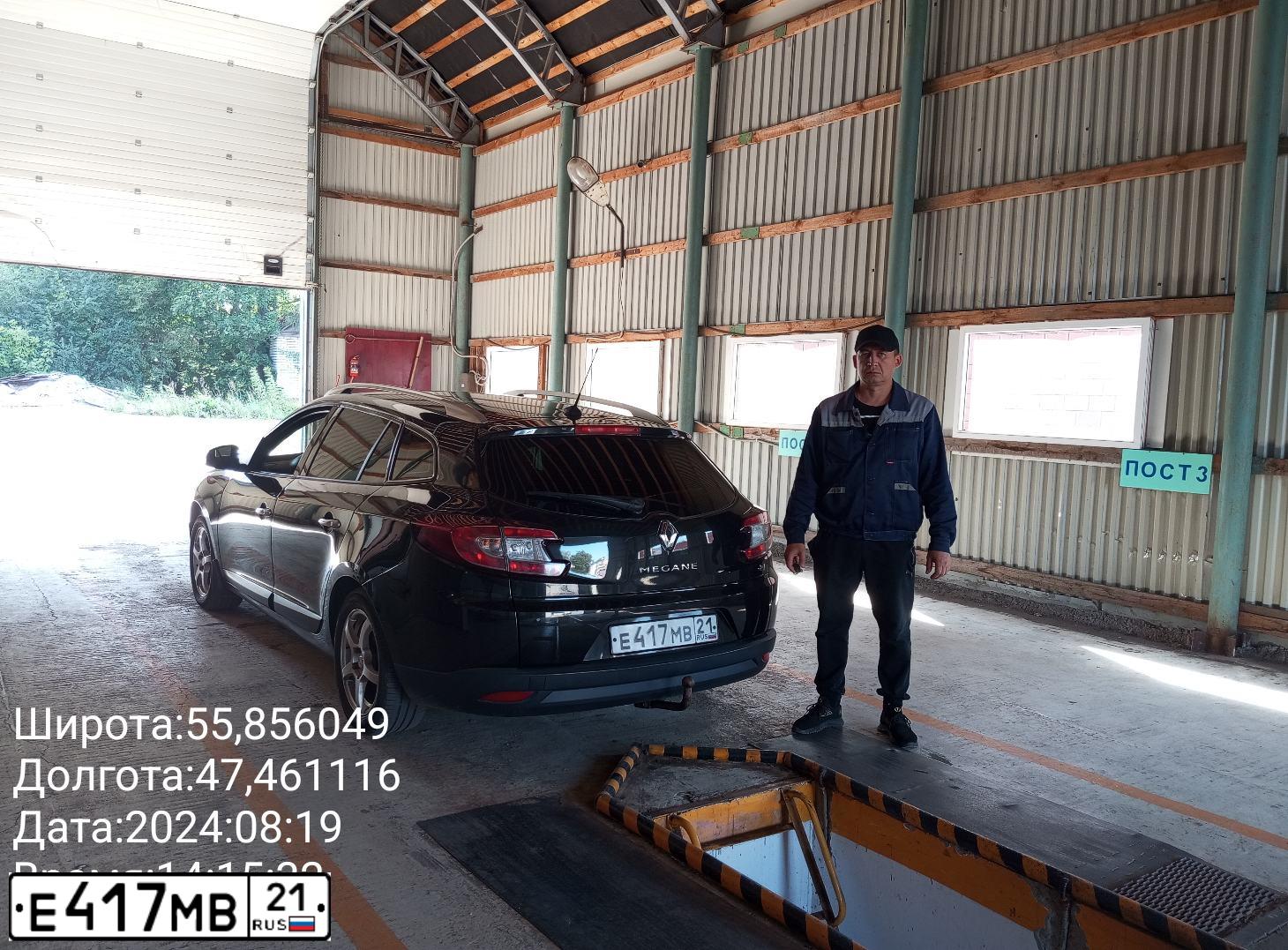 Фото автомобиля RENAULT MEGANE GRAND SCENIC, 2010 — госномер Е417МВ21. Цвет: ЧЕРНЫЙ