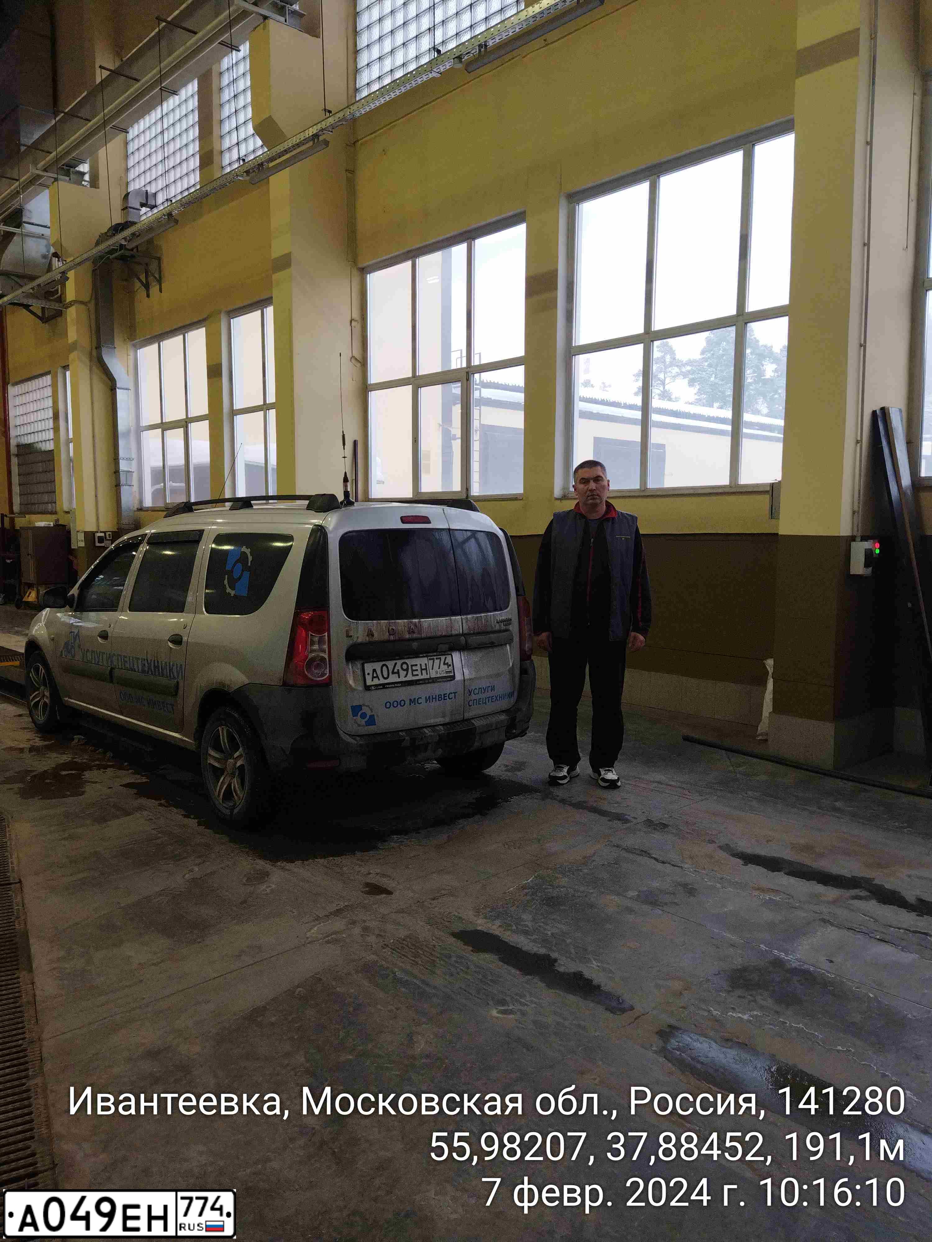 Фото автомобиля LADA LARGUS FURGON, 2020 — госномер А049ЕН774. Цвет: СЕРЫЙ