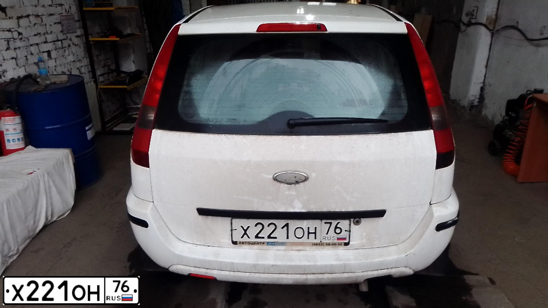 Фото автомобиля FORD FUSION, 2005 — госномер Х221ОН76. Цвет: Белый