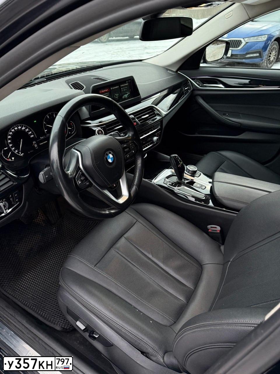 Фото автомобиля BMW SERIE 5, 2018 — госномер У357КН797. Цвет: ЧЕРНЫЙ