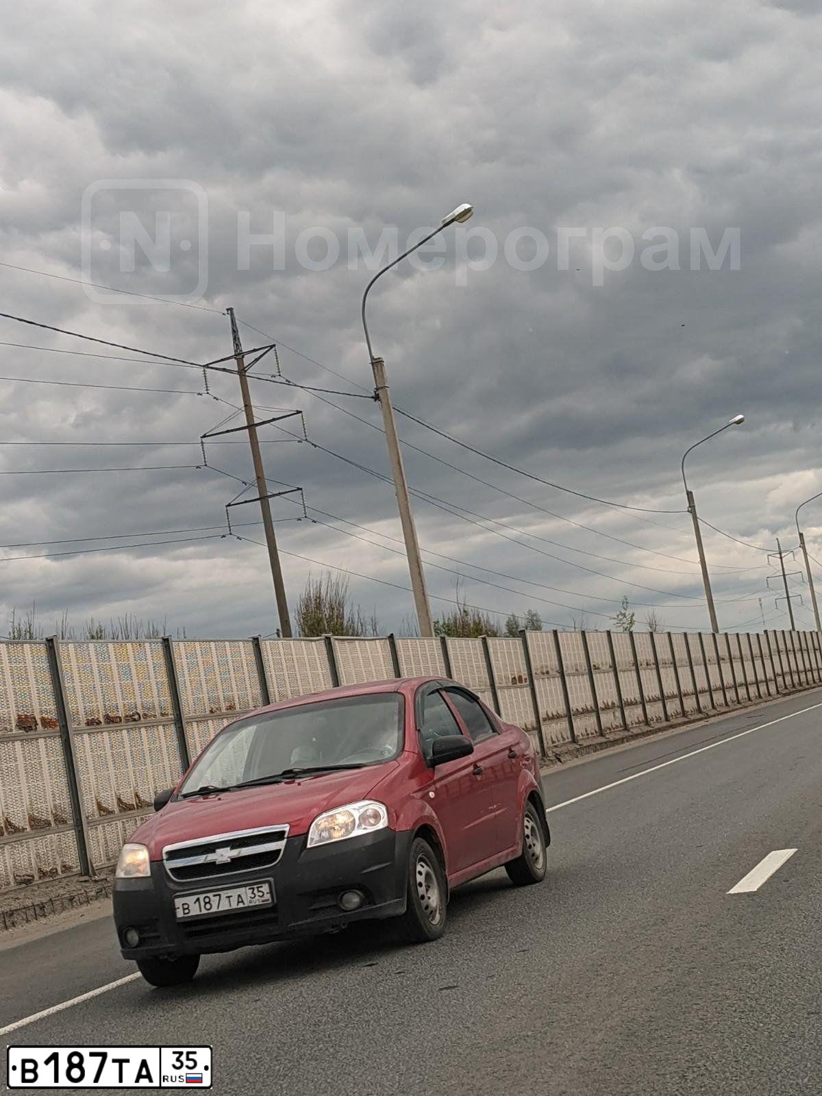 Фото автомобиля CHEVROLET AVEO, 2009 — госномер В187ТА35. Цвет: ТЕМНО-КРАСНЫЙ
