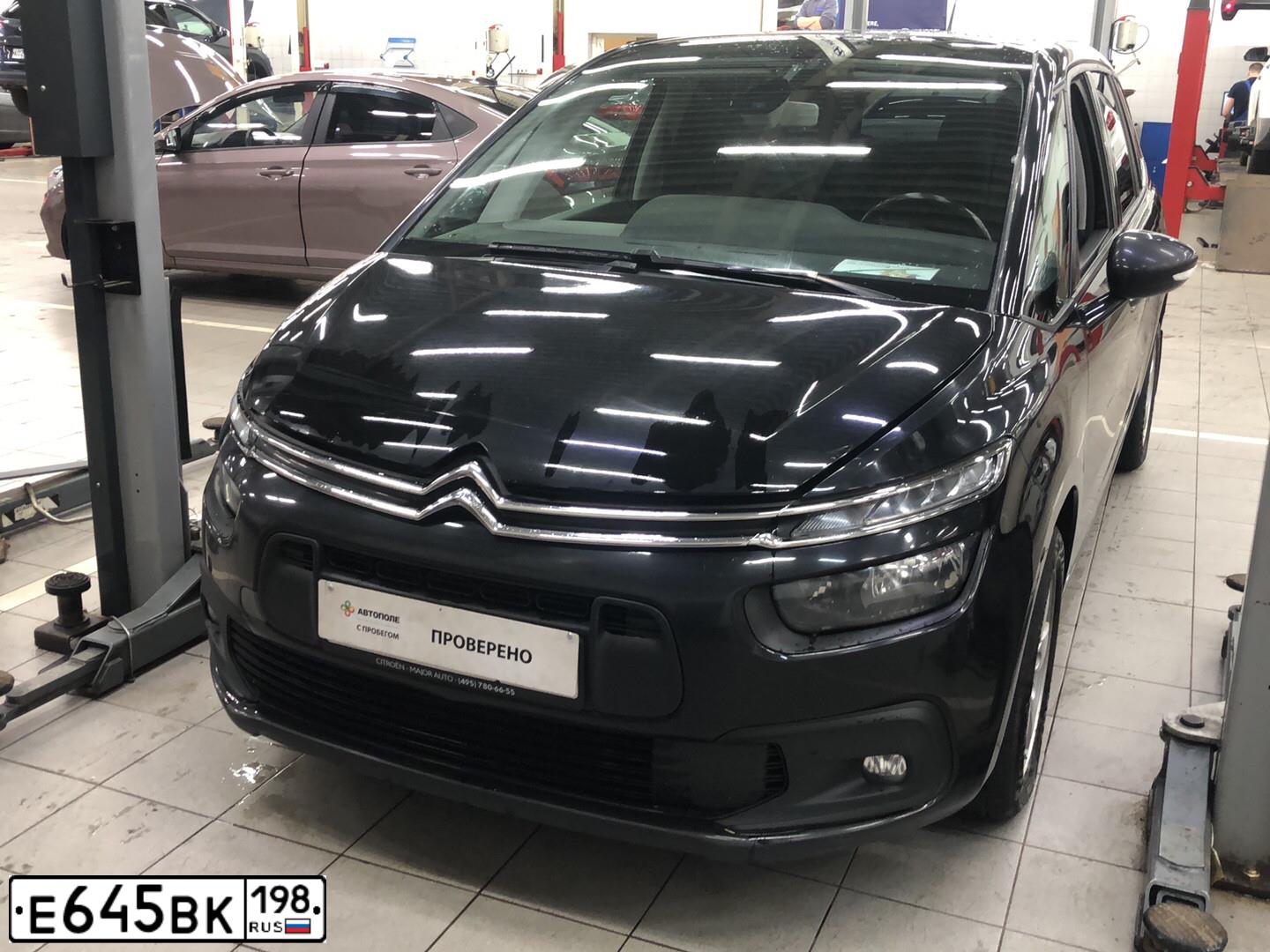 Фото автомобиля CITROEN C4 PICASSO, 2017 — госномер Е645ВК198. Цвет: ЧЕРНЫЙ