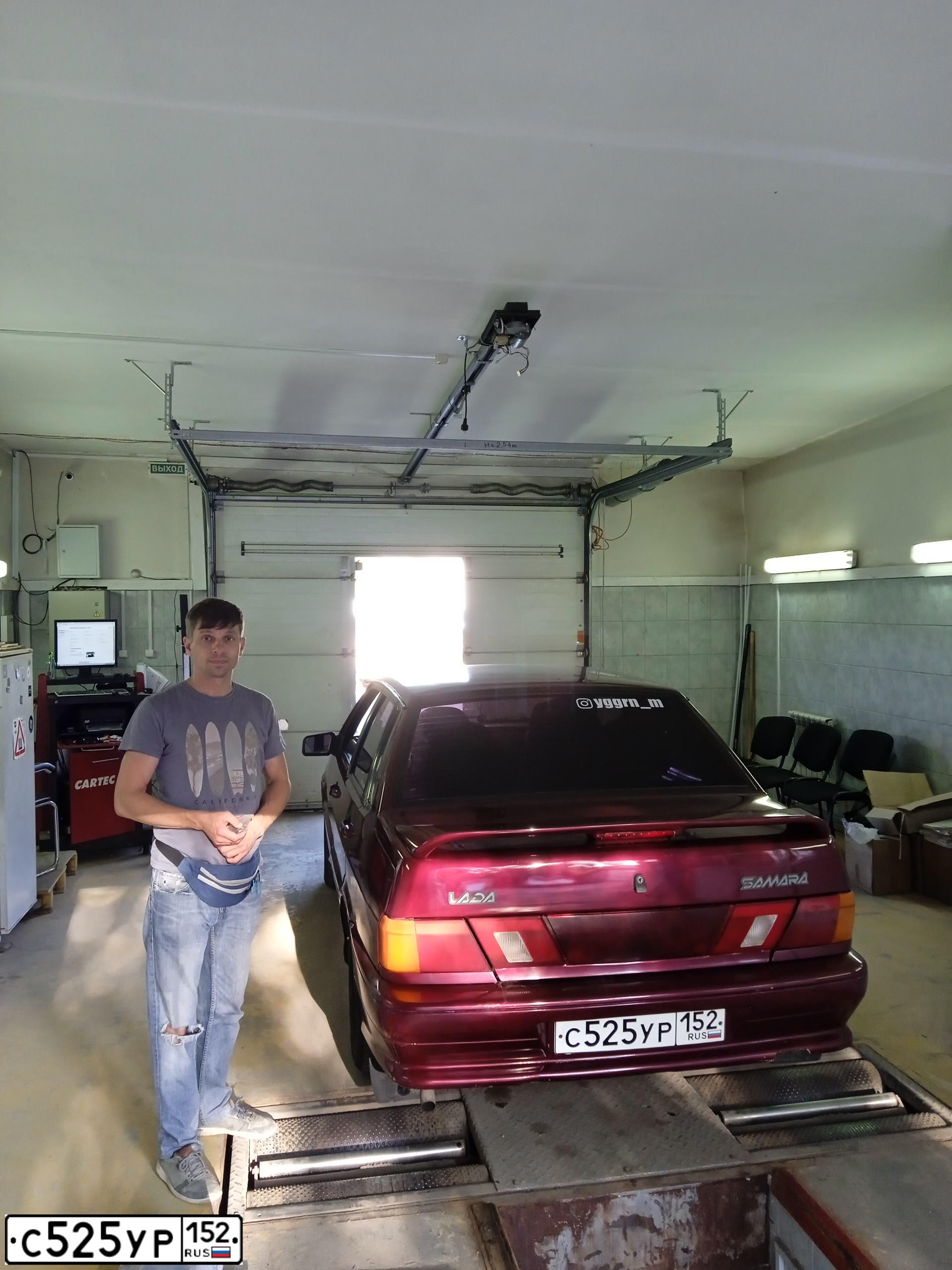 Фото автомобиля LADA 2115 SAMARA, 2005 — госномер С525УР152. Цвет: Темно Малиновый