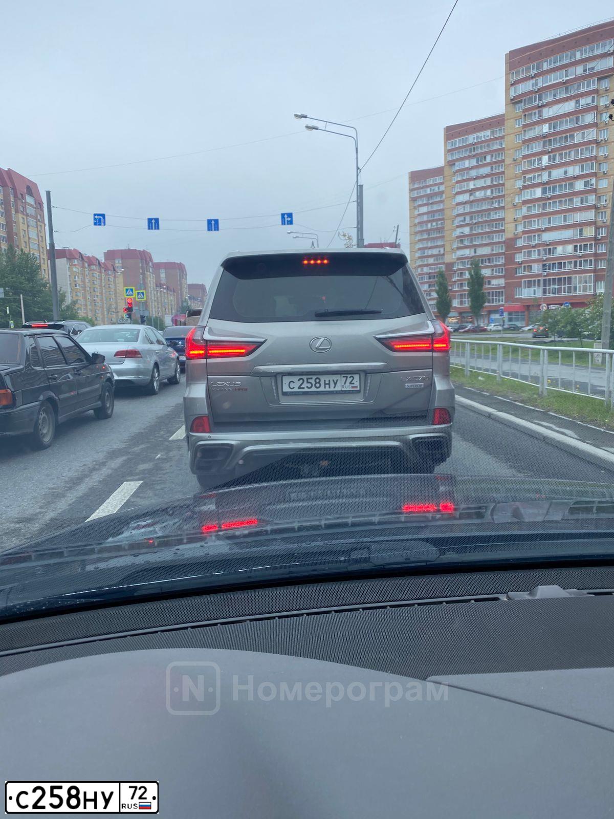 Фото автомобиля LEXUS LX, 2018 — госномер С258НУ72. Цвет: СВЕТЛО-СЕРЫЙ