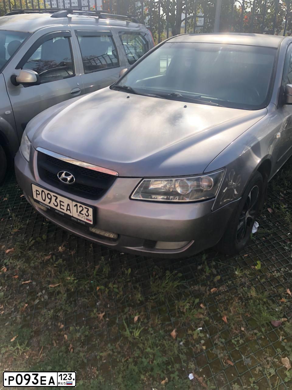 Фото автомобиля HYUNDAI SONATA, 2007 — госномер Р093ЕА123. Цвет: СЕРЫЙ