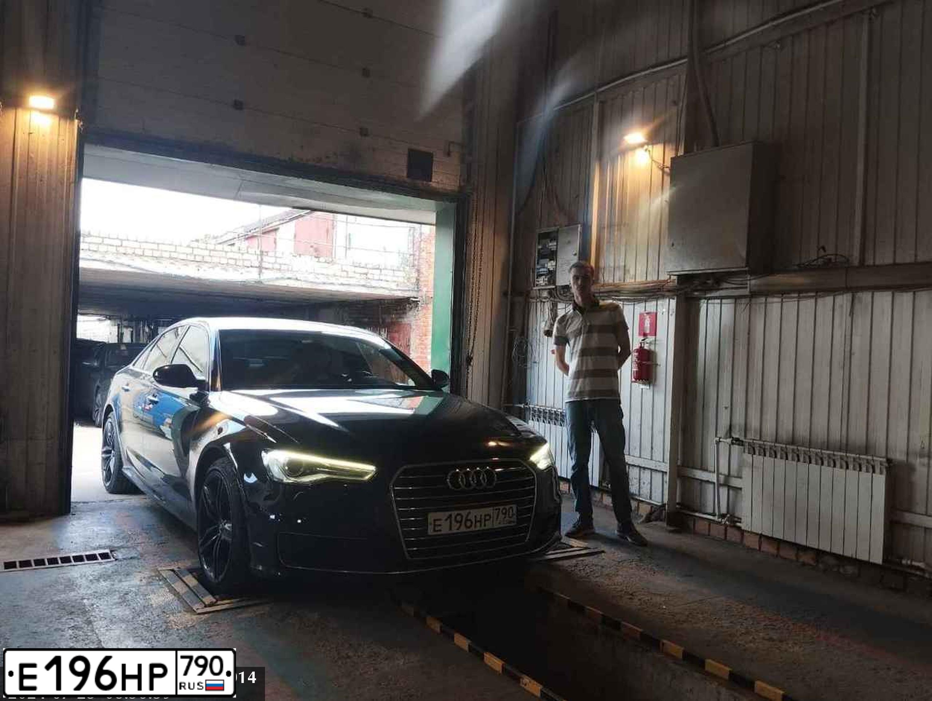 Фото автомобиля AUDI A6, 2015 — госномер О672ХТ799. Цвет: ЧЕРНЫЙ