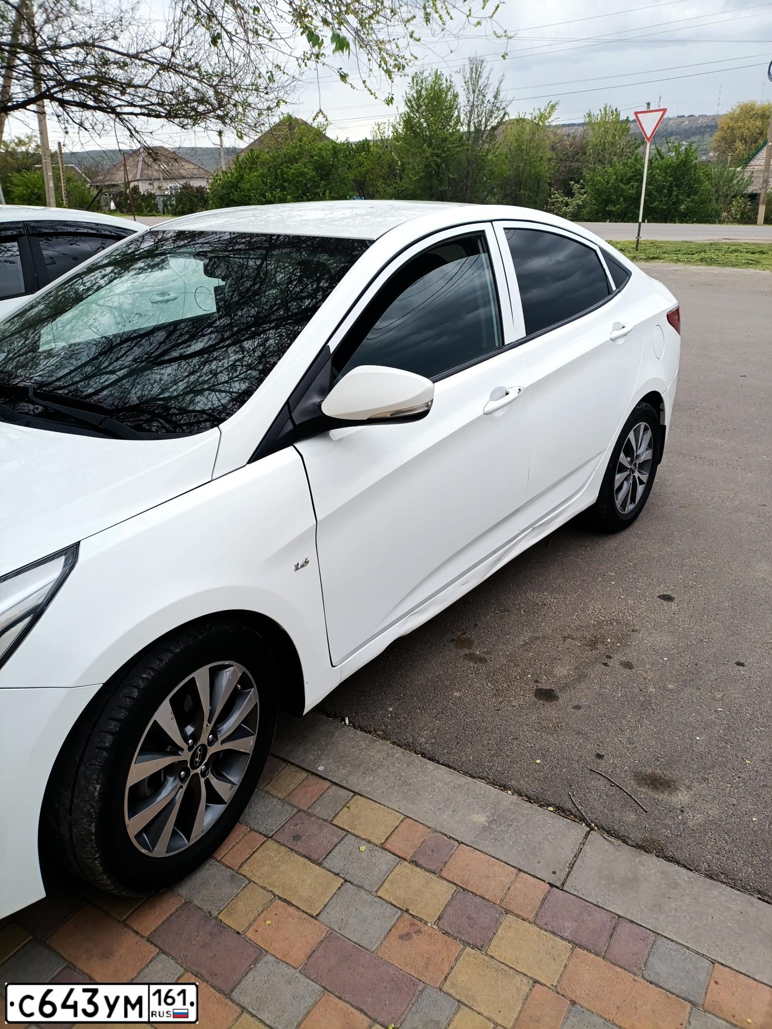 Фото автомобиля HYUNDAI SOLARIS, 2015 — госномер С643УМ161. Цвет: БЕЛЫЙ
