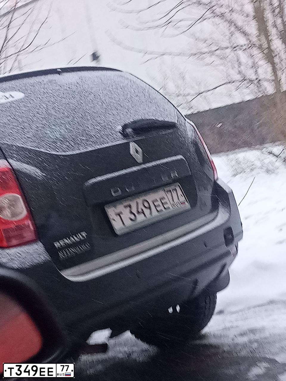 Фото автомобиля RENAULT DUSTER, 2013 — госномер Т349ЕЕ77. Цвет: ЧЕРНЫЙ