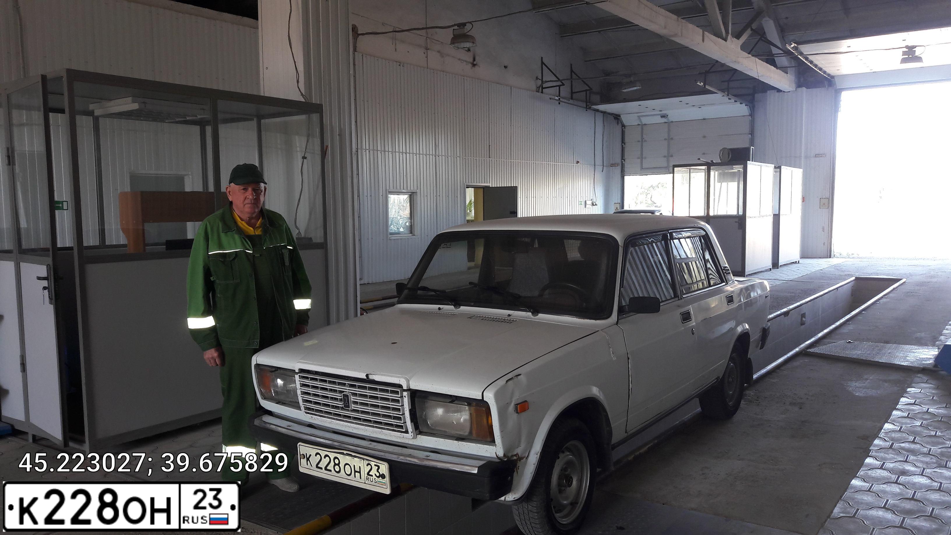 Фото автомобиля LADA 2107 LADA, 2004 — госномер К228ОН23. Цвет: ЯРКО-БЕЛЫЙ