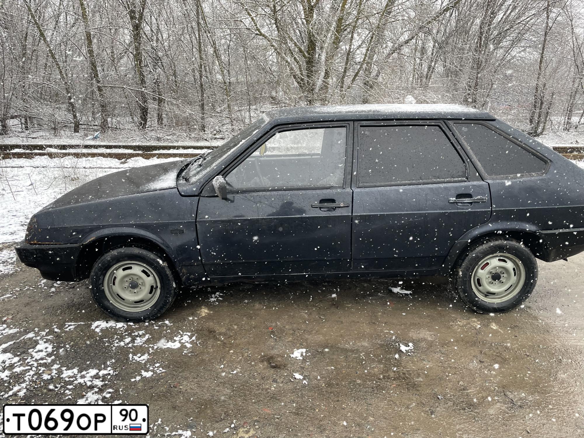Фото автомобиля LADA 2109 SAMARA, 2004 — госномер М984ОТ761. Цвет: ГРАФИТОВЫЙ МЕТАЛЛИК