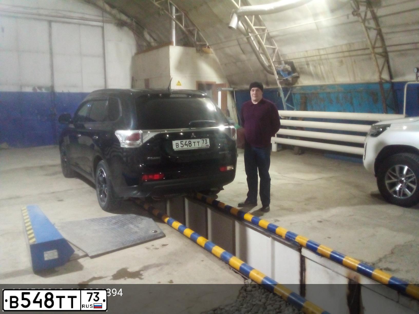 Фото автомобиля MITSUBISHI OUTLANDER, 2013 — госномер В548ТТ73. Цвет: ЧЕРНЫЙ