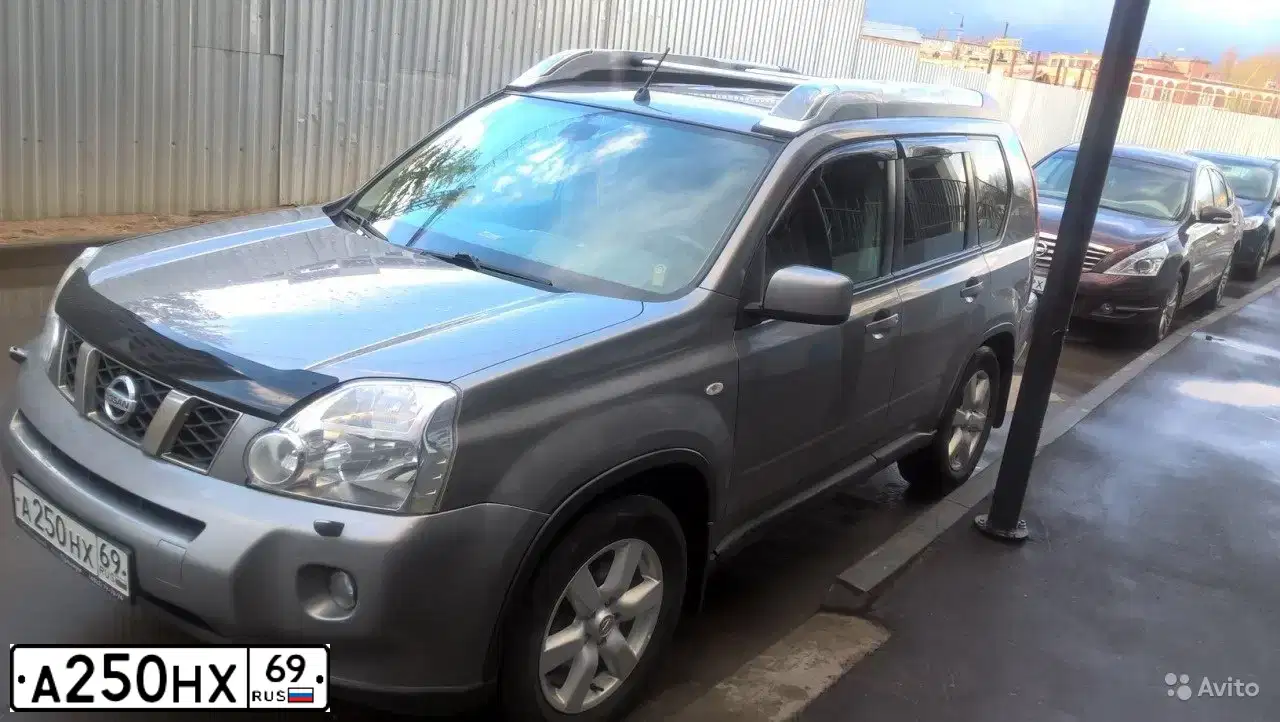 Фото автомобиля NISSAN X-TRAIL, 2010 — госномер М179ТЕ69. Цвет: СЕРЫЙ