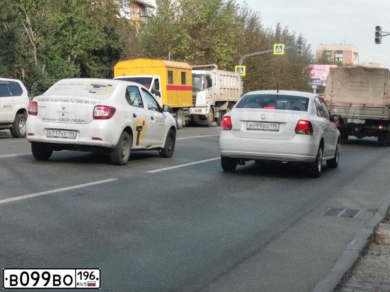 Фото автомобиля VOLKSWAGEN POLO, 2014 — госномер В099ВО196. Цвет: Белый