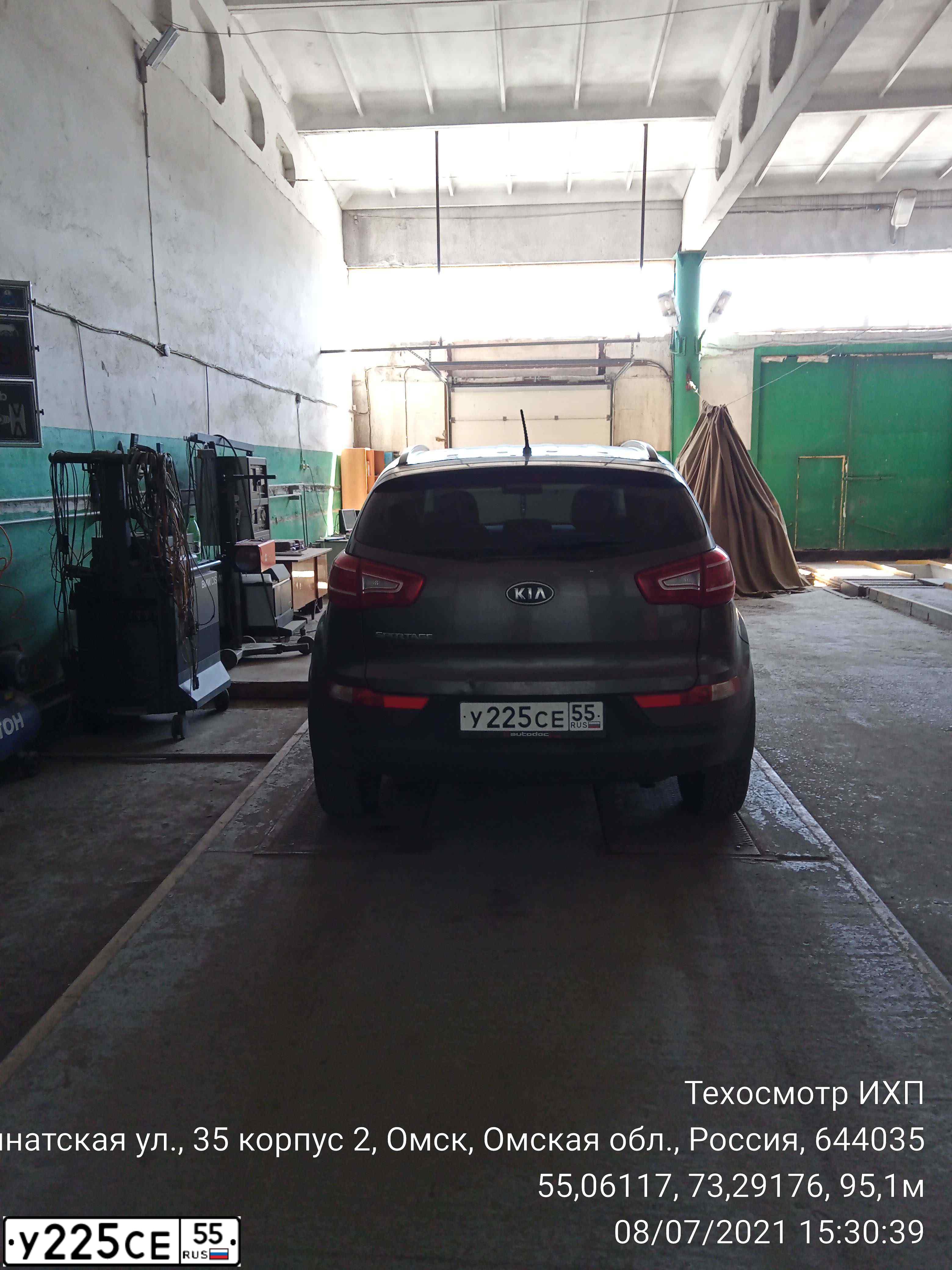 Фото автомобиля KIA SPORTAGE, 2010 — госномер У225СЕ55. Цвет: Коричневый