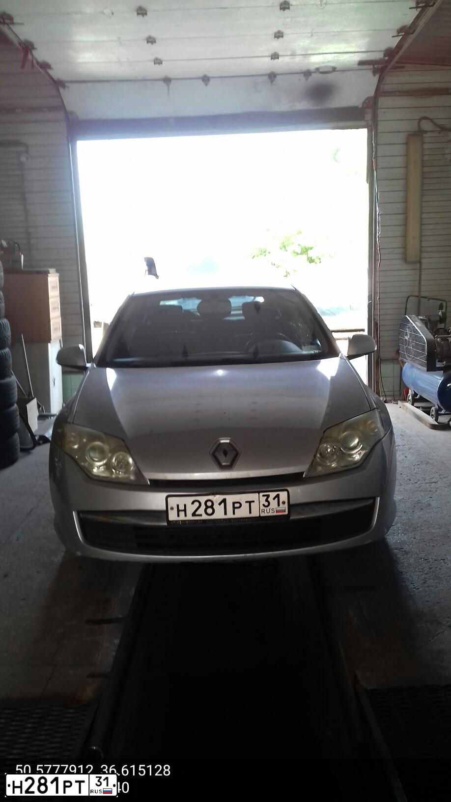 Фото автомобиля RENAULT LAGUNA, 2008 — госномер Н281РТ31. Цвет: СЕРЕБРИСТЫЙ