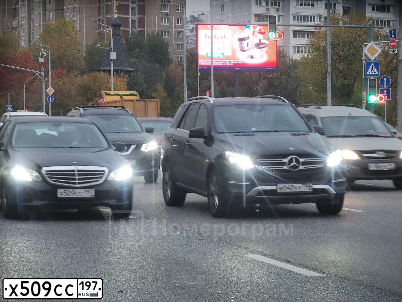 Фото автомобиля NISSAN PATROL, 2011 — госномер В295РР124. Цвет: БЕЖЕВЫЙ