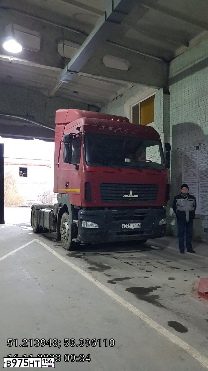 Фото автомобиля MAZ 5440 /4X2/, 2013 — госномер В975НТ156. Цвет: Красный