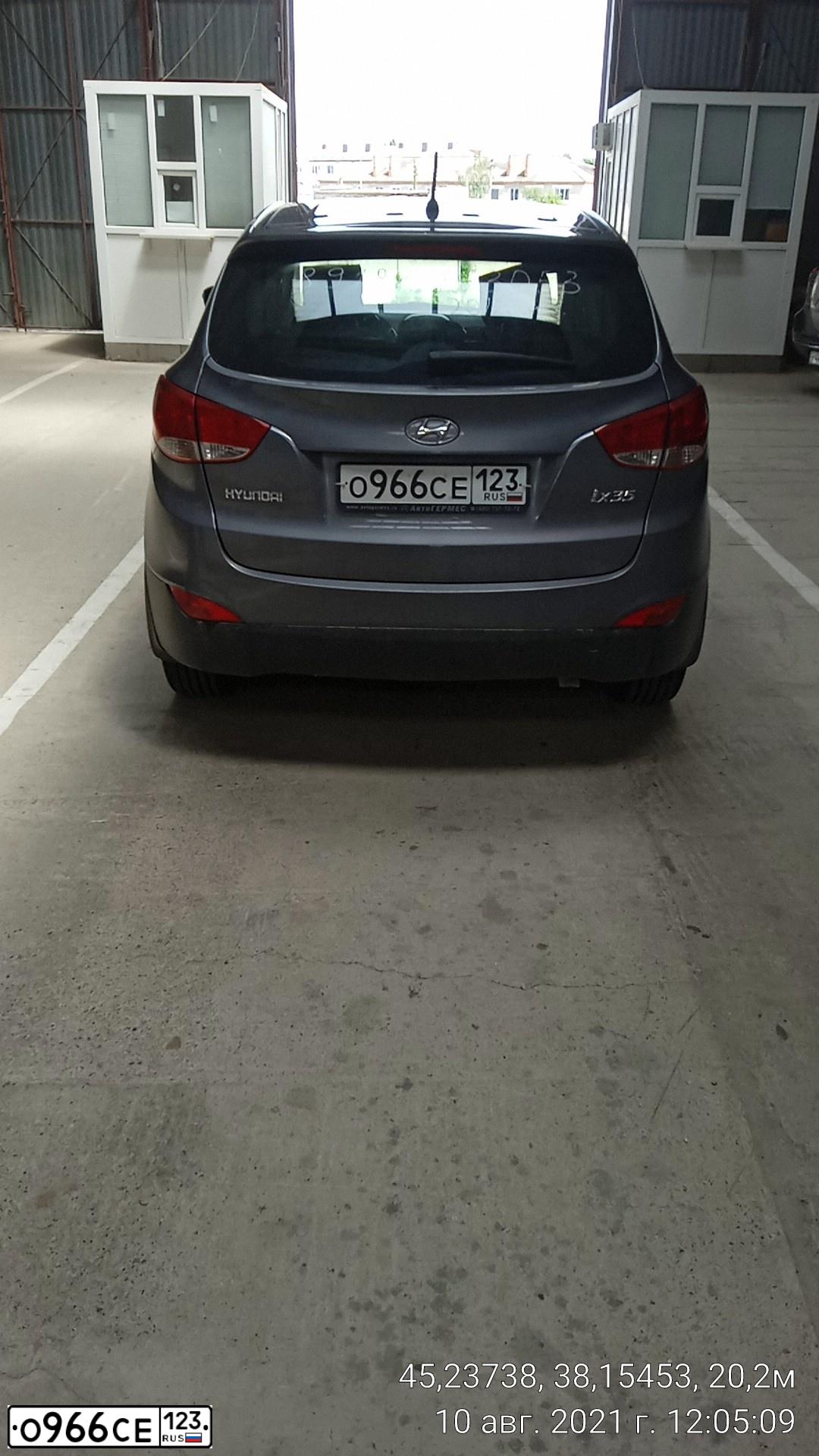 Фото автомобиля HYUNDAI IX35, 2012 — госномер Е412ОС193. Цвет: СЕРЫЙ
