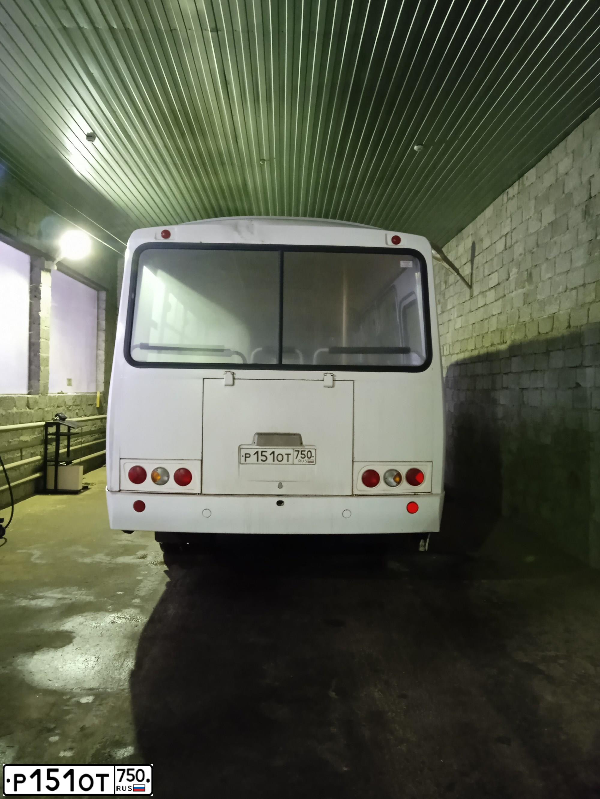 Фото автомобиля PAZ 3205, 2015 — госномер Р151ОТ750. Цвет: БЕЛЫЙ