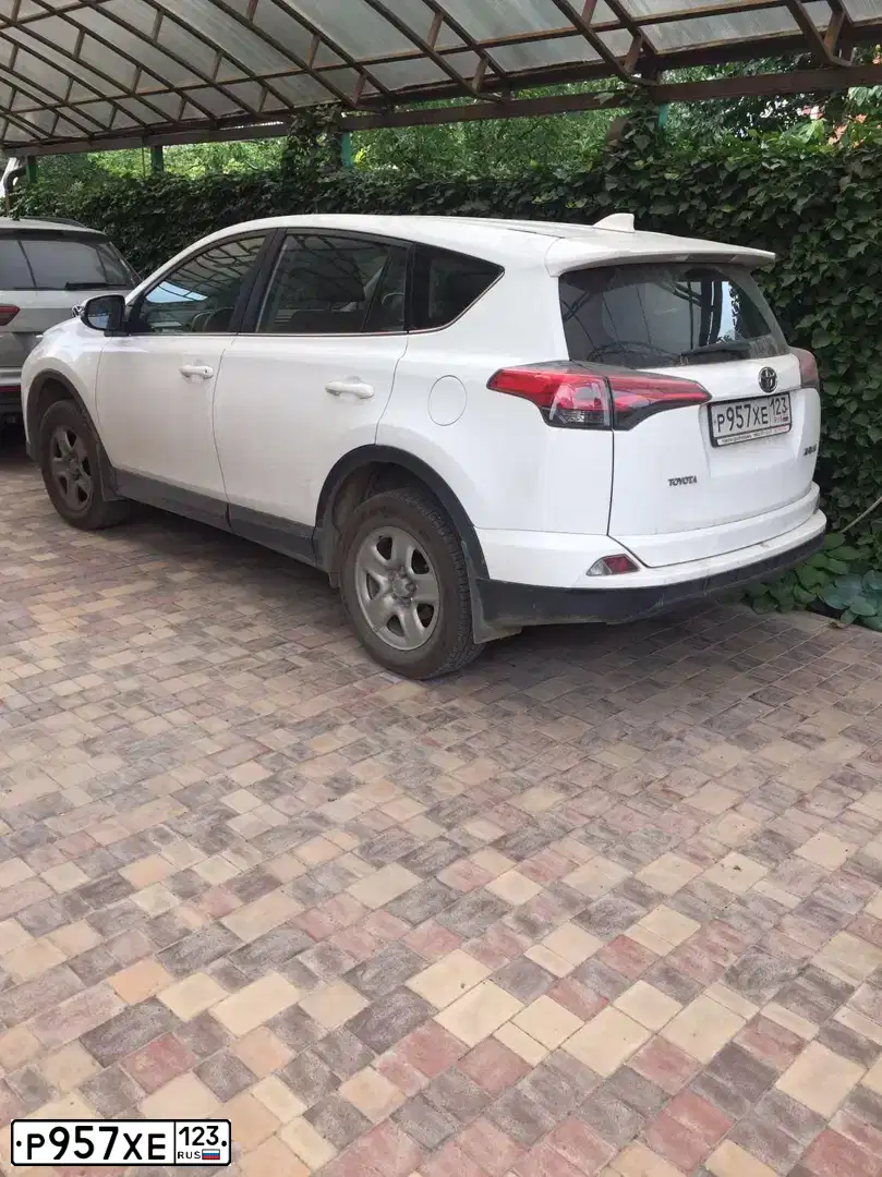Фото автомобиля TOYOTA RAV4, 2019 — госномер О459РМ193. Цвет: Белый