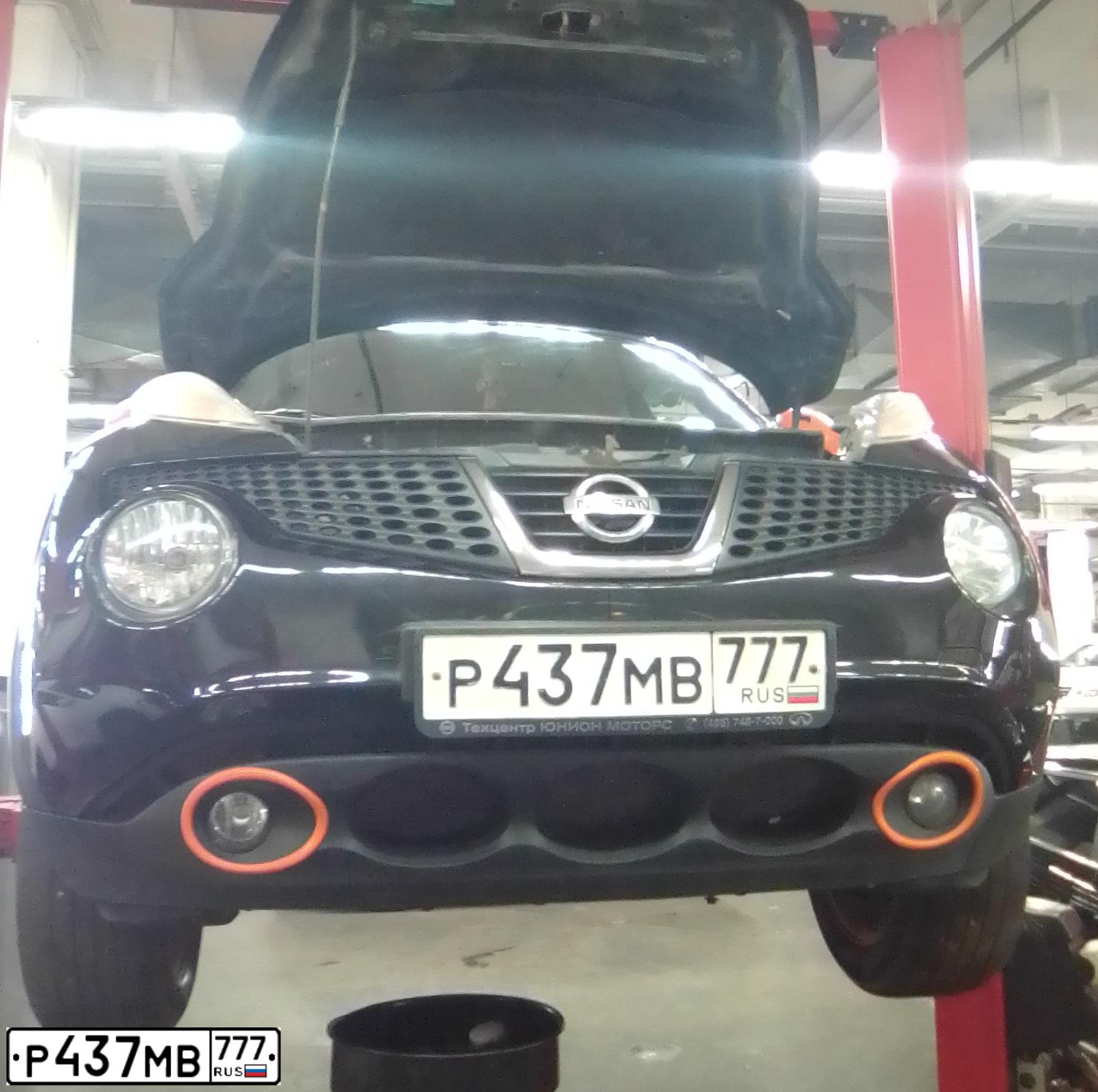 Фото автомобиля NISSAN JUKE, 2014 — госномер Р437МВ777. Цвет: ЧЕРНЫЙ