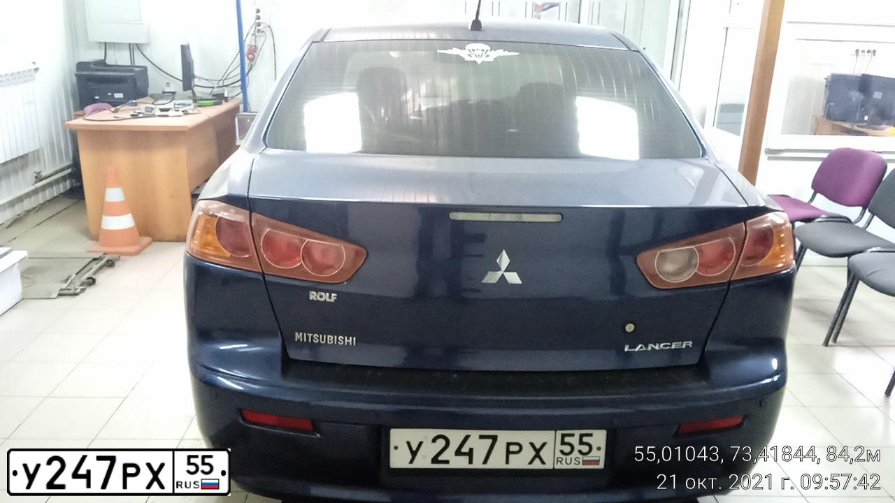 Фото автомобиля MITSUBISHI LANCER, 2008 — госномер У247РХ55. Цвет: синий