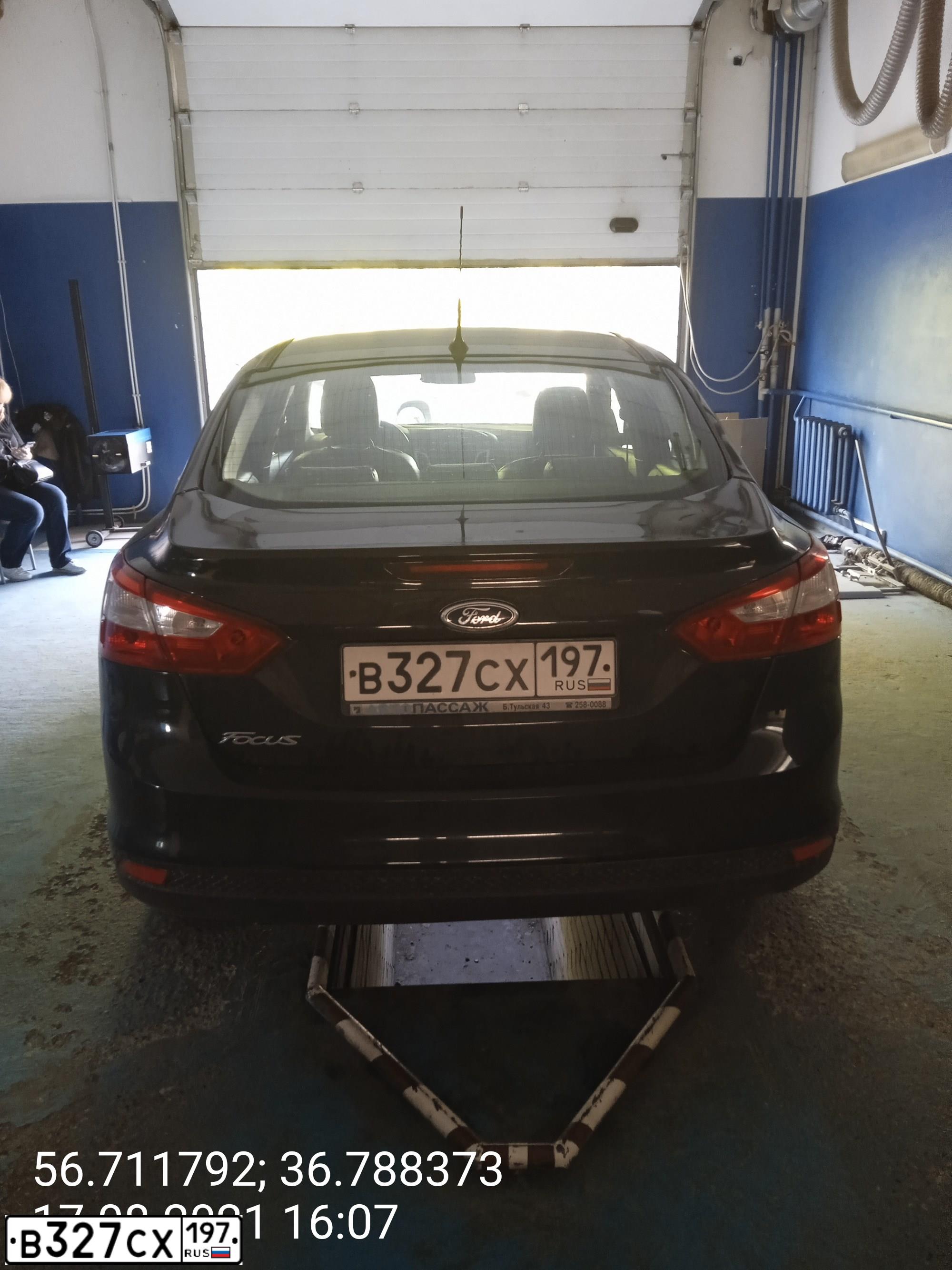Фото автомобиля FORD FOCUS, 2011 — госномер В327СХ197. Цвет: ЧЕРНЫЙ