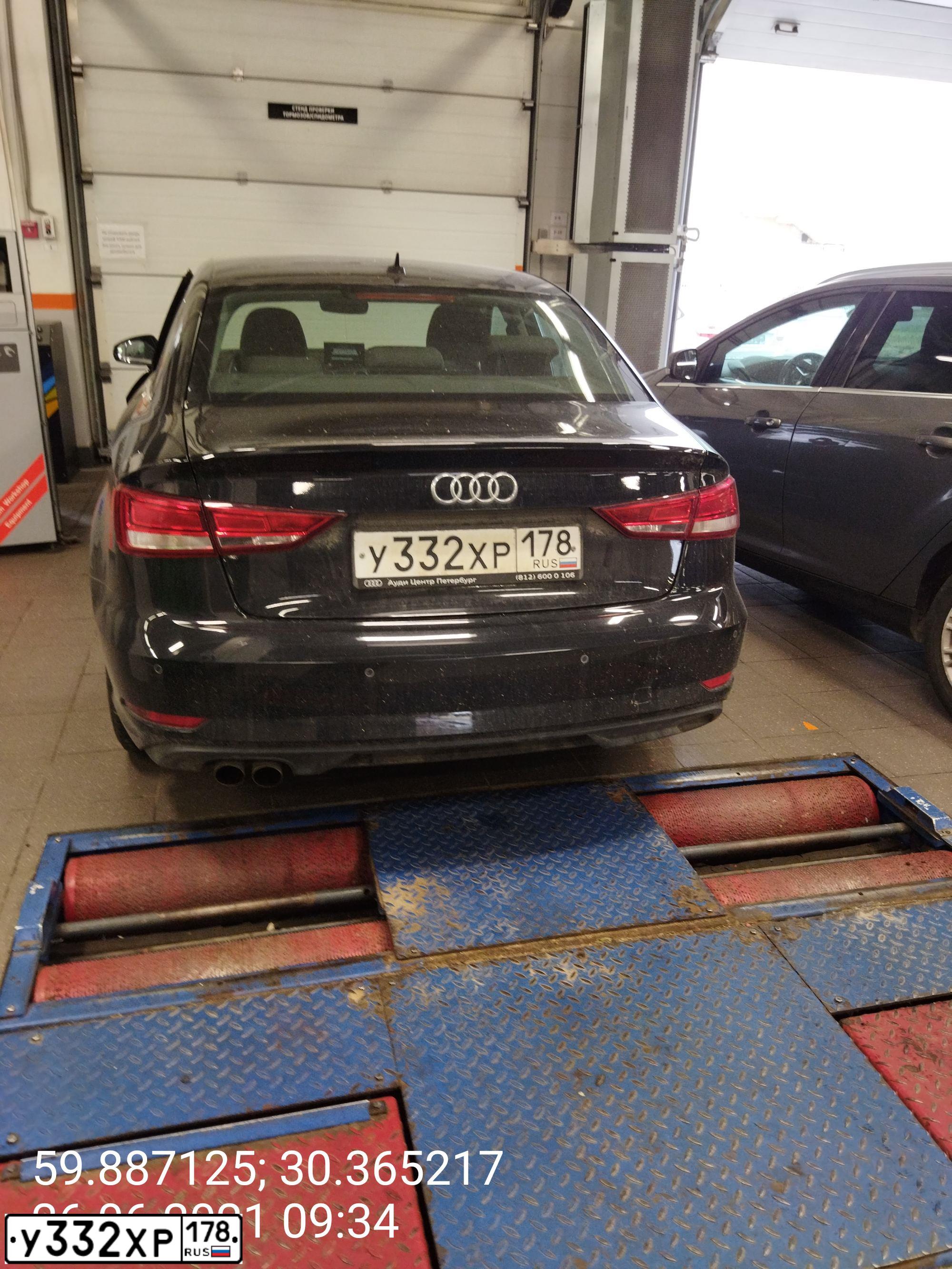 Фото автомобиля AUDI A3, 2017 — госномер У332ХР178. Цвет: ЧЕРНЫЙ