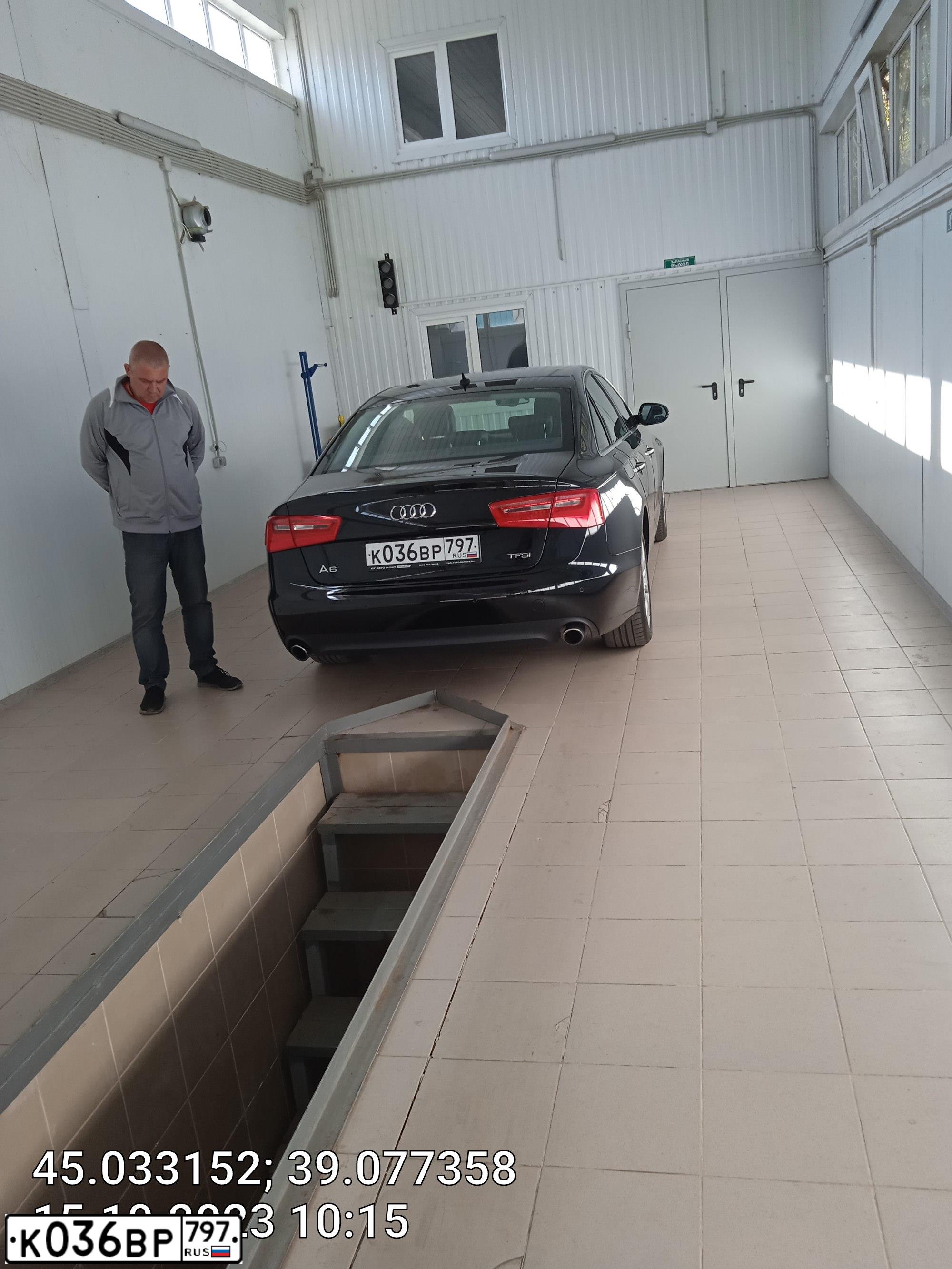 Фото автомобиля AUDI A6, 2011 — госномер Р006АР123. Цвет: ЧЕРНЫЙ
