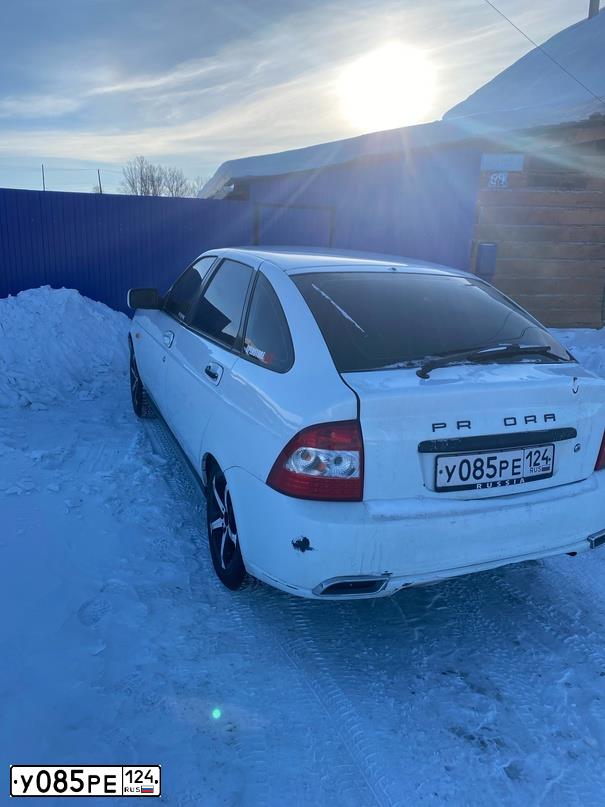 Фото автомобиля LADA 2172 PRIORA, 2009 — госномер У085РЕ124. Цвет: Белый