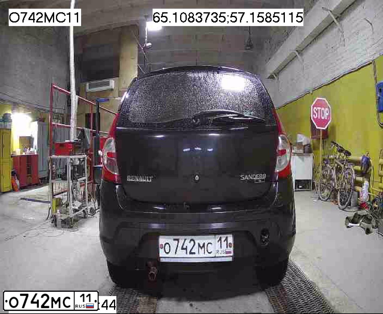 Фото автомобиля RENAULT SANDERO, 2012 — госномер Е568ЕХ11. Цвет: ЧЕРНЫЙ