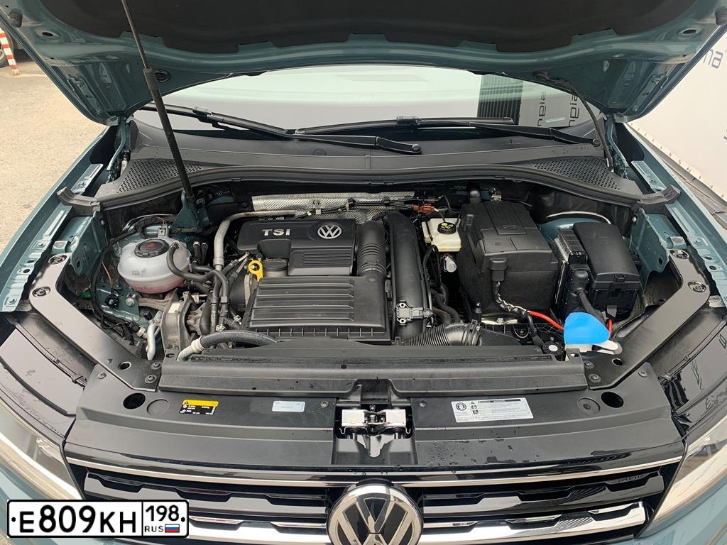Фото автомобиля VOLKSWAGEN TIGUAN, 2019 — госномер М888СО198. Цвет: СЕРО-СИНИЙ