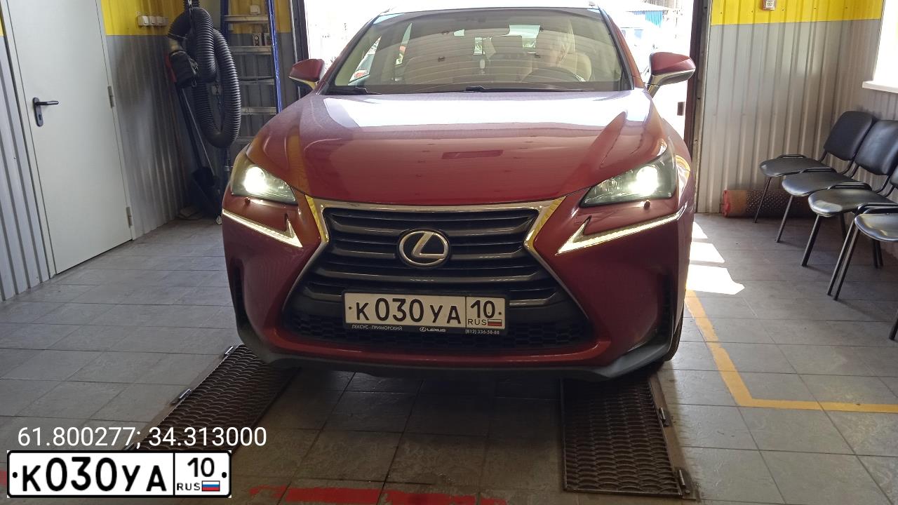 Фото автомобиля LEXUS NX, 2016 — госномер М381ЕС198. Цвет: Красный