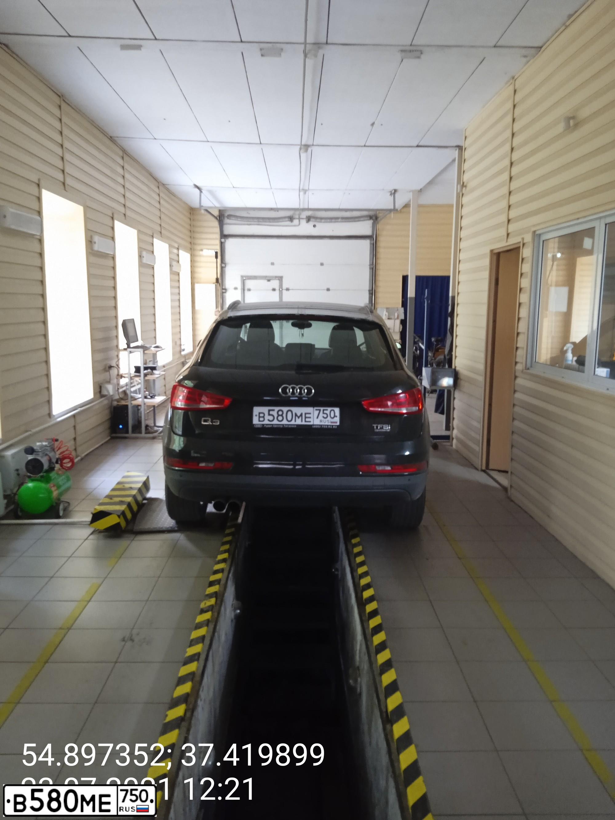 Фото автомобиля AUDI Q3, 2015 — госномер В580МЕ750. Цвет: ЧЕРНЫЙ
