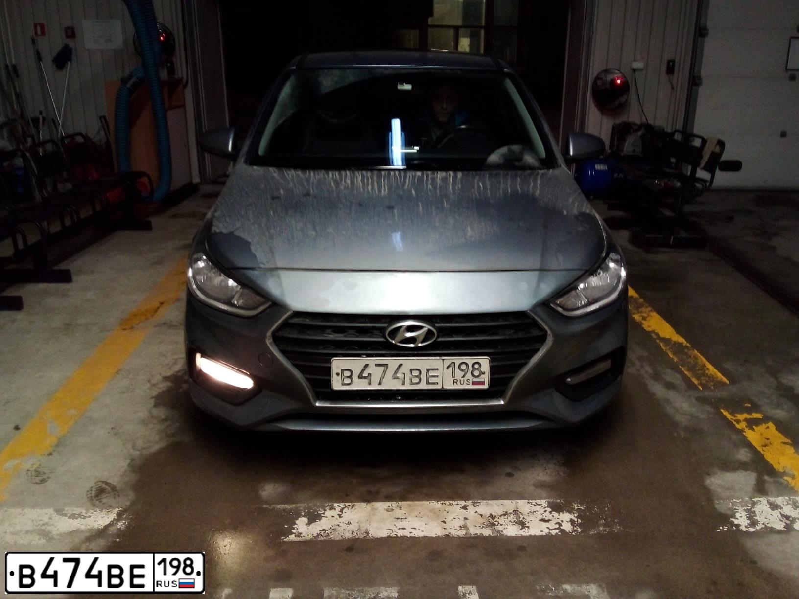 Фото автомобиля HYUNDAI SOLARIS, 2018 — госномер В474ВЕ198. Цвет: СЕРЫЙ