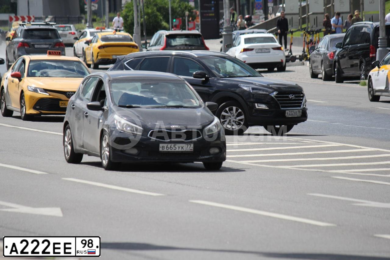 Фото автомобиля FORD FOCUS, 2011 — госномер А222ЕЕ98. Цвет: Белый