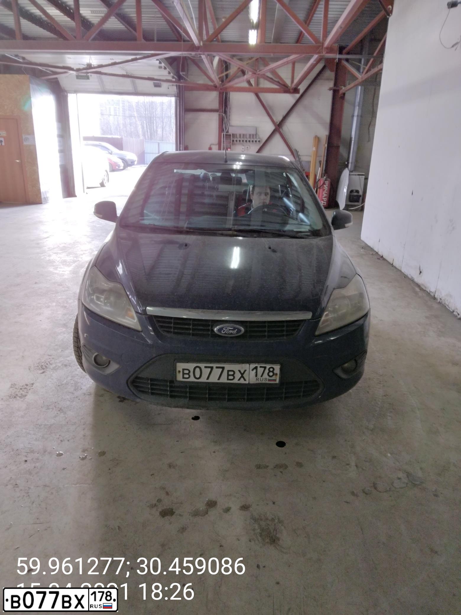 Фото автомобиля FORD FOCUS, 2011 — госномер В077ВХ178. Цвет: ТЕМНО-СИНИЙ