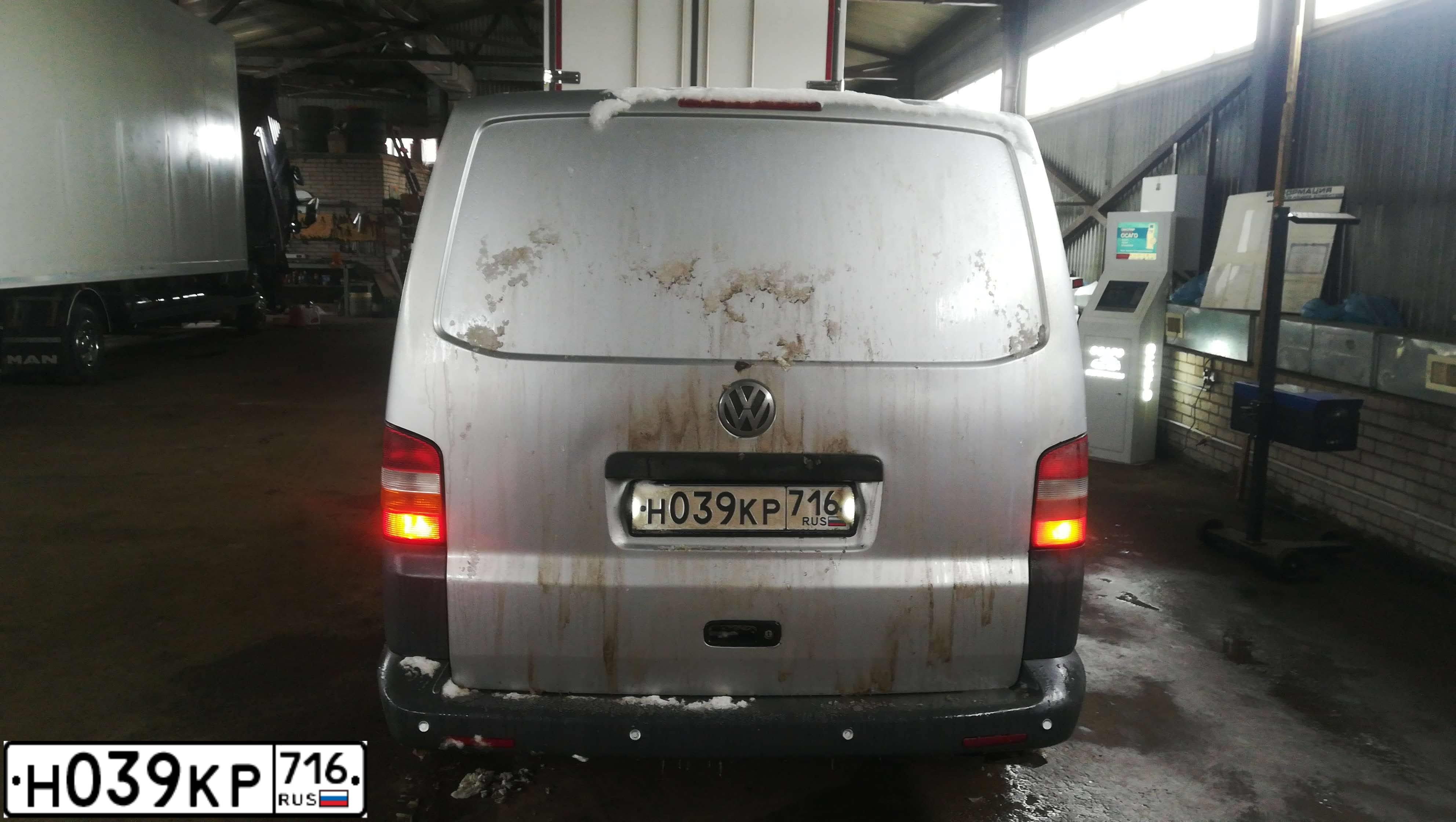Фото автомобиля VOLKSWAGEN TRANSPORTER, 2006 — госномер М116ЕР116. Цвет: СЕРЕБРИСТЫЙ