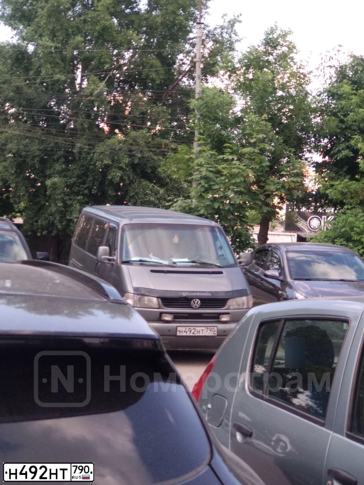 Фото автомобиля VOLKSWAGEN TRANSPORTER, 1996 — госномер Н492НТ790. Цвет: СЕРЫЙ МЕТАЛЛИК