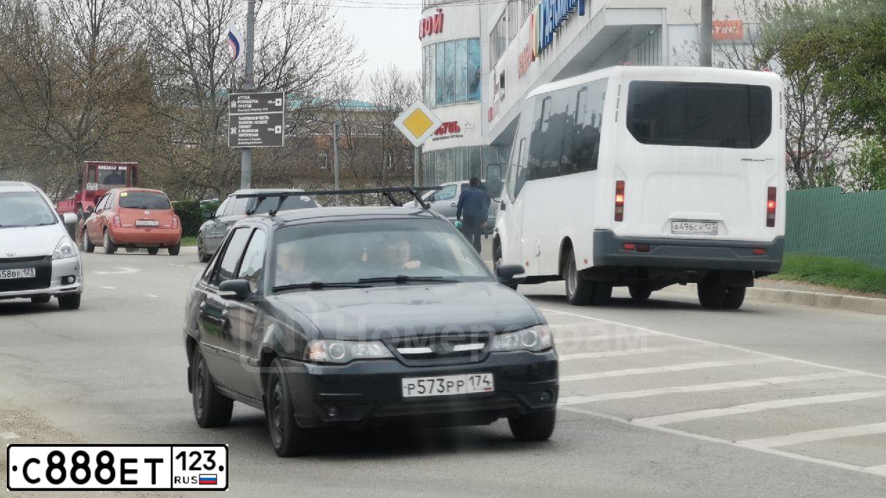 Фото автомобиля INFINITI QX56, 2010 — госномер Н180ТР82. Цвет: Белый