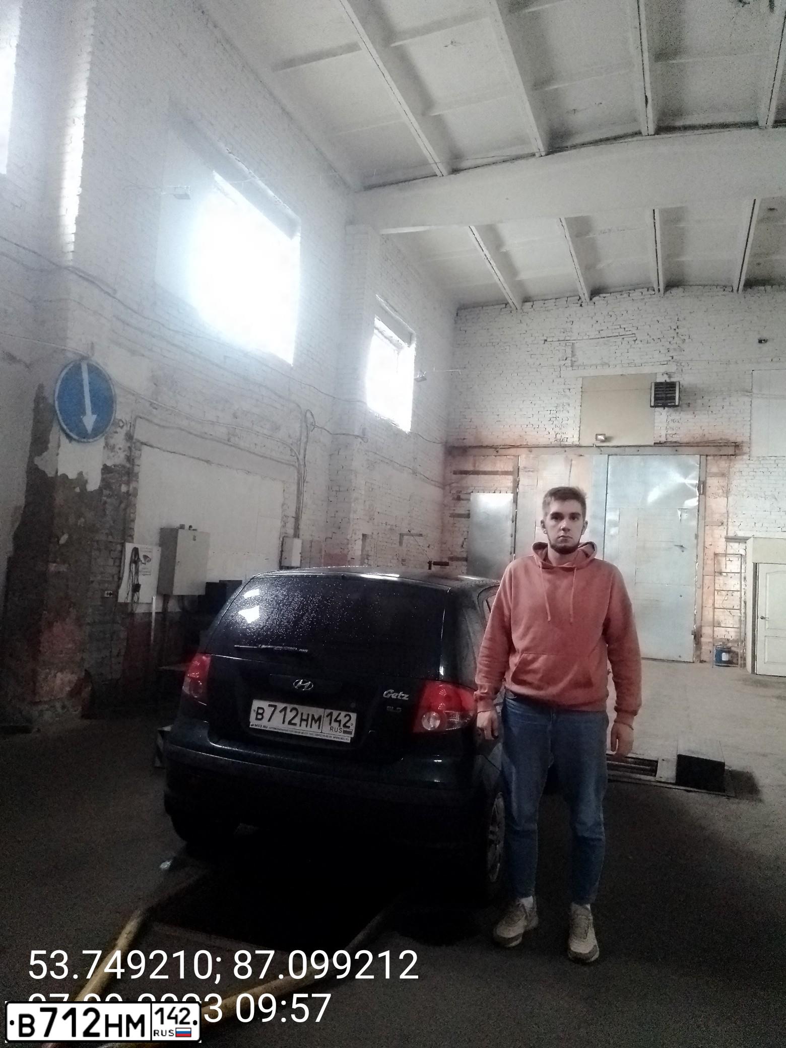 Фото автомобиля HYUNDAI GETZ, 2003 — госномер В828НХ142. Цвет: Темно-зеленый