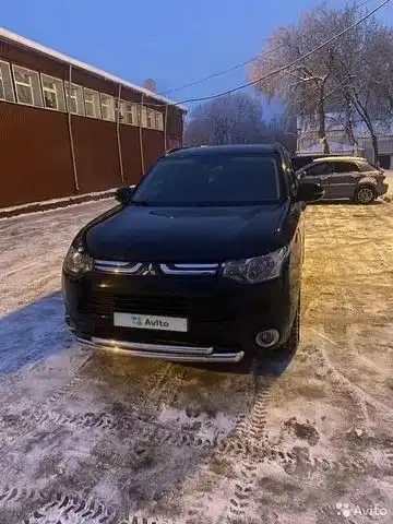 Фото автомобиля MITSUBISHI OUTLANDER, 2012 — госномер М664ТС13. Цвет: ЧЕРНЫЙ