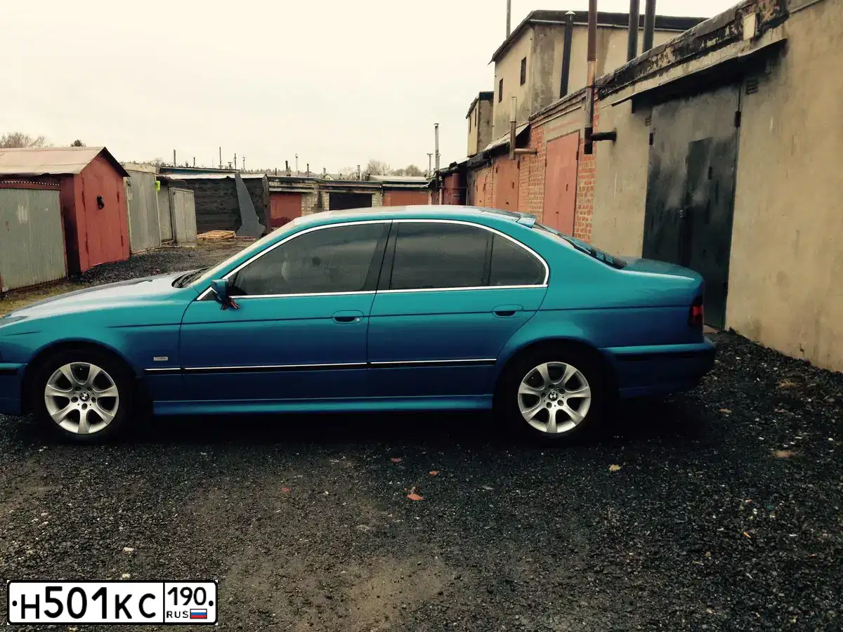 Фото автомобиля BMW SERIE 5, 2000 — госномер Н080РА177. Цвет: СИНИЙ