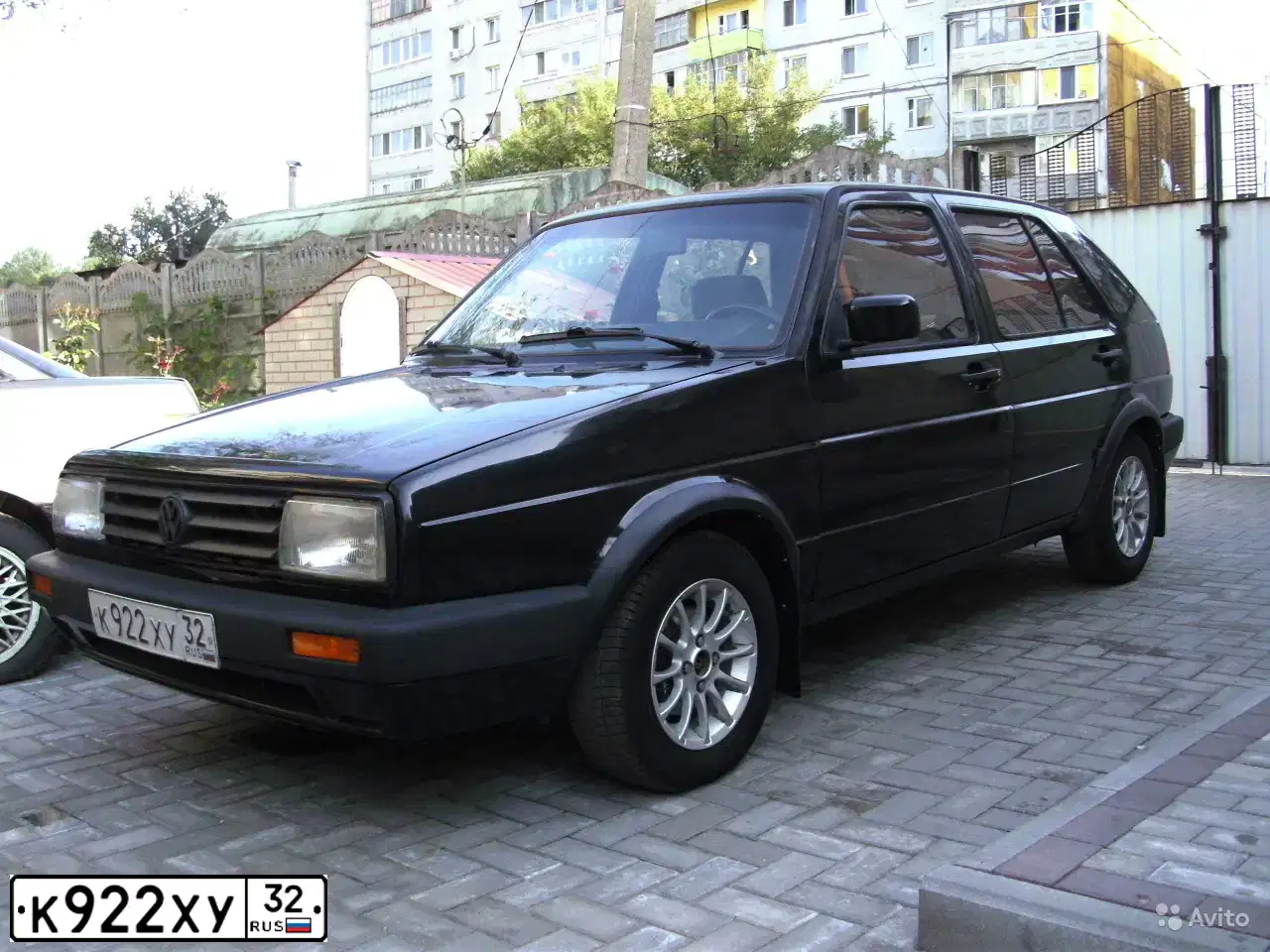 Фото автомобиля VOLKSWAGEN GOLF, 1987 — госномер Н871ОВ50. Цвет: ЧЕРНЫЙ