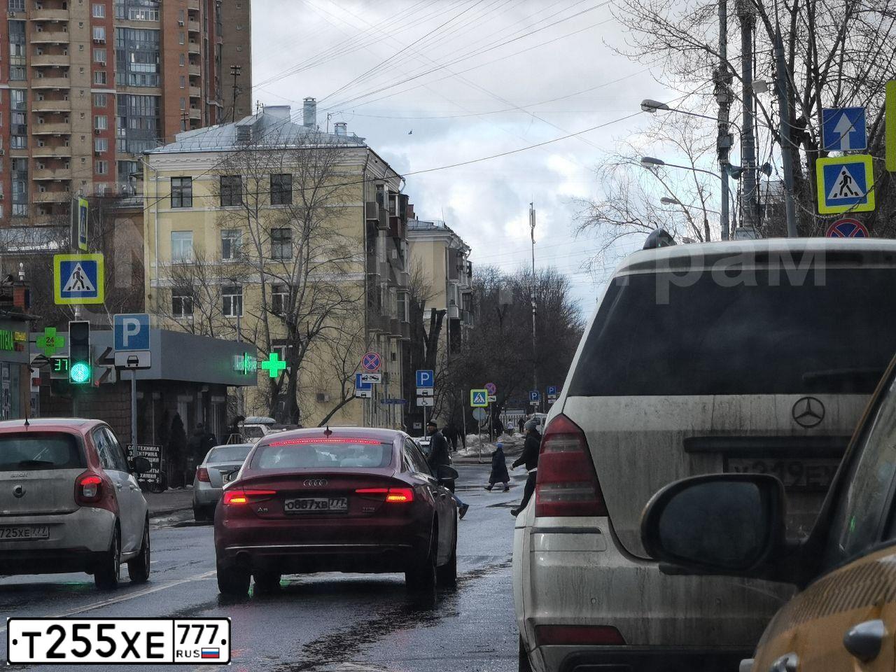 Фото автомобиля PEUGEOT 308, 2010 — госномер Т255ХЕ777. Цвет: Белый