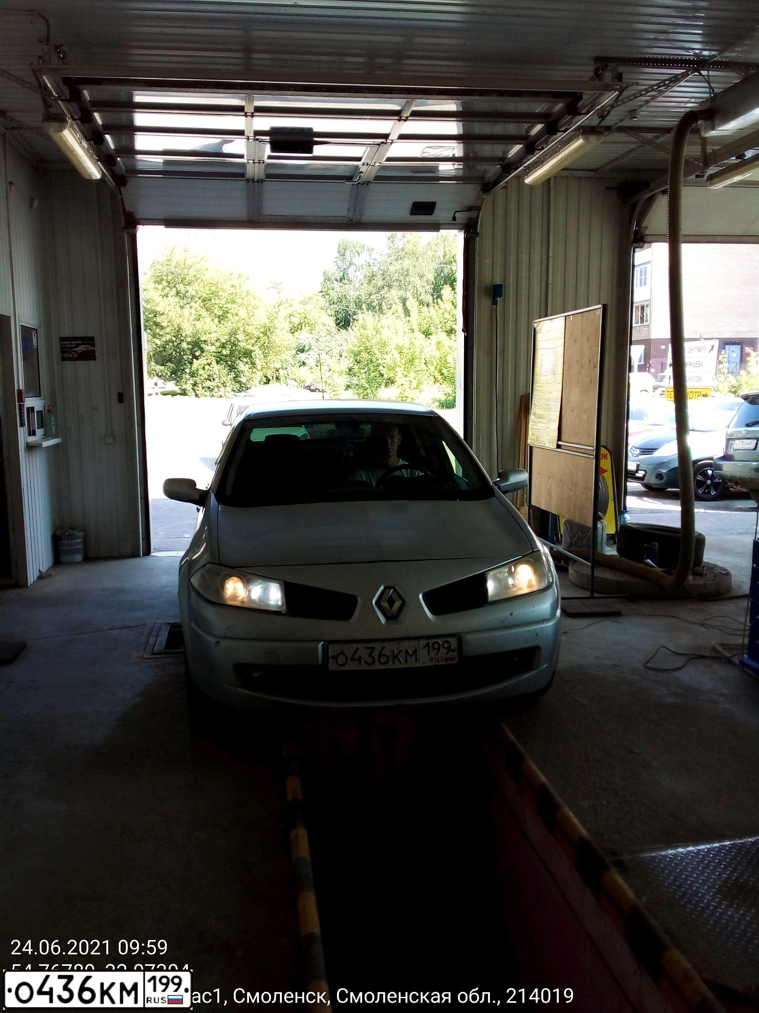 Фото автомобиля RENAULT MEGANE, 2008 — госномер О436КМ199. Цвет: СВЕТЛО-СЕРО-ГОЛУБОЙ