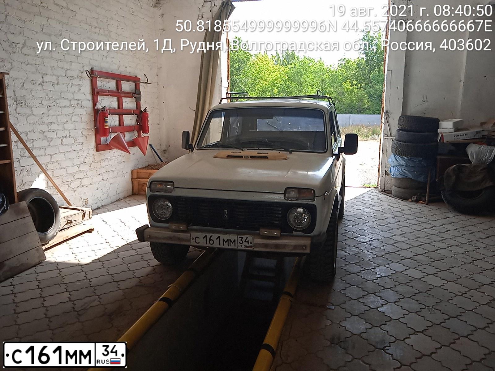 Фото автомобиля LADA 2121 NIVA, 2003 — госномер С161ММ34. Цвет: ЯРКО БЕЛЫЙ